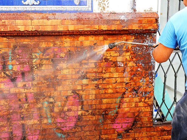 rimozione-graffiti-bologna